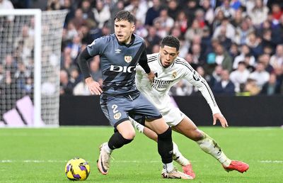 Bellingham în genunchi, „piruetă” lângă Mbappe, dar amețit de Vinicius » Cadru cu cadru, cum s-a descurcat Andrei Rațiu contra lui Real Madrid