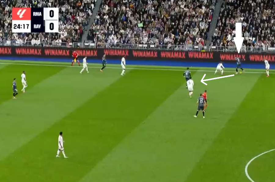 Bellingham în genunchi, „piruetă” lângă Mbappe, dar amețit de Vinicius » Cadru cu cadru, cum s-a descurcat Andrei Rațiu contra lui Real Madrid