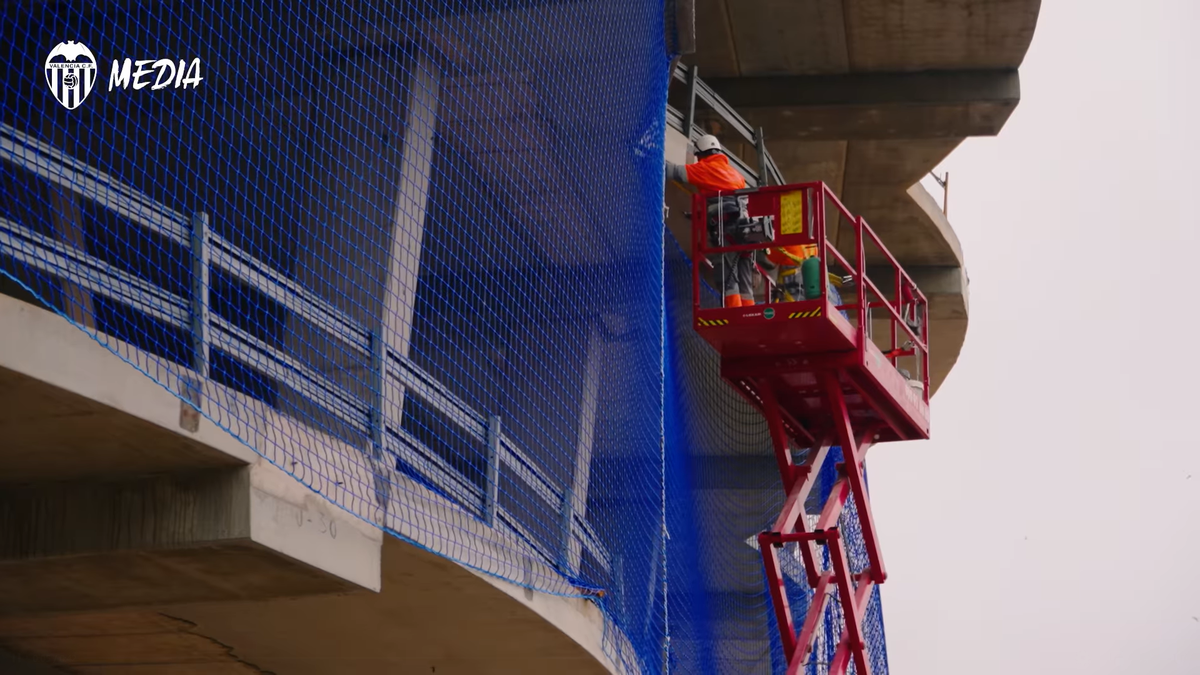 Vor relua lucrările la al patrulea cel mai mare stadion al țării, lăsat de 15 ani în PARAGINĂ! Costă 241 mil. € și arată spectaculos