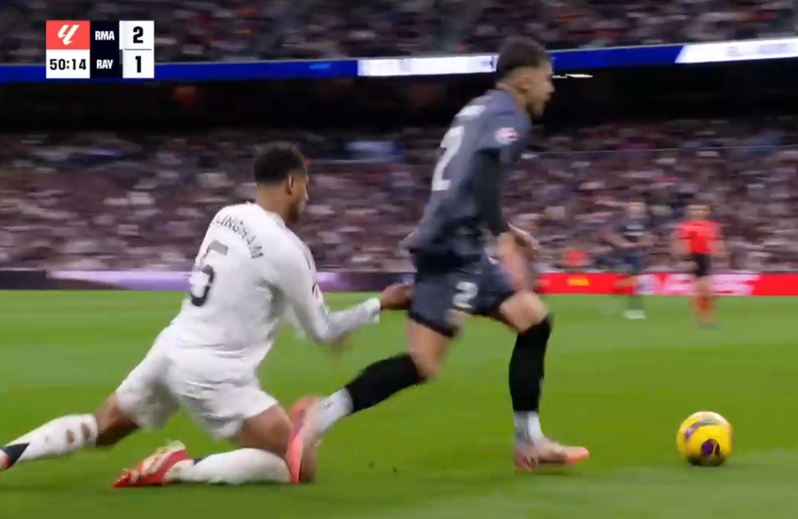 Bellingham în genunchi, „piruetă” lângă Mbappe, dar amețit de Vinicius » Cadru cu cadru, cum s-a descurcat Andrei Rațiu contra lui Real Madrid