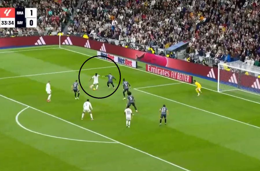 Bellingham în genunchi, „piruetă” lângă Mbappe, dar amețit de Vinicius » Cadru cu cadru, cum s-a descurcat Andrei Rațiu contra lui Real Madrid