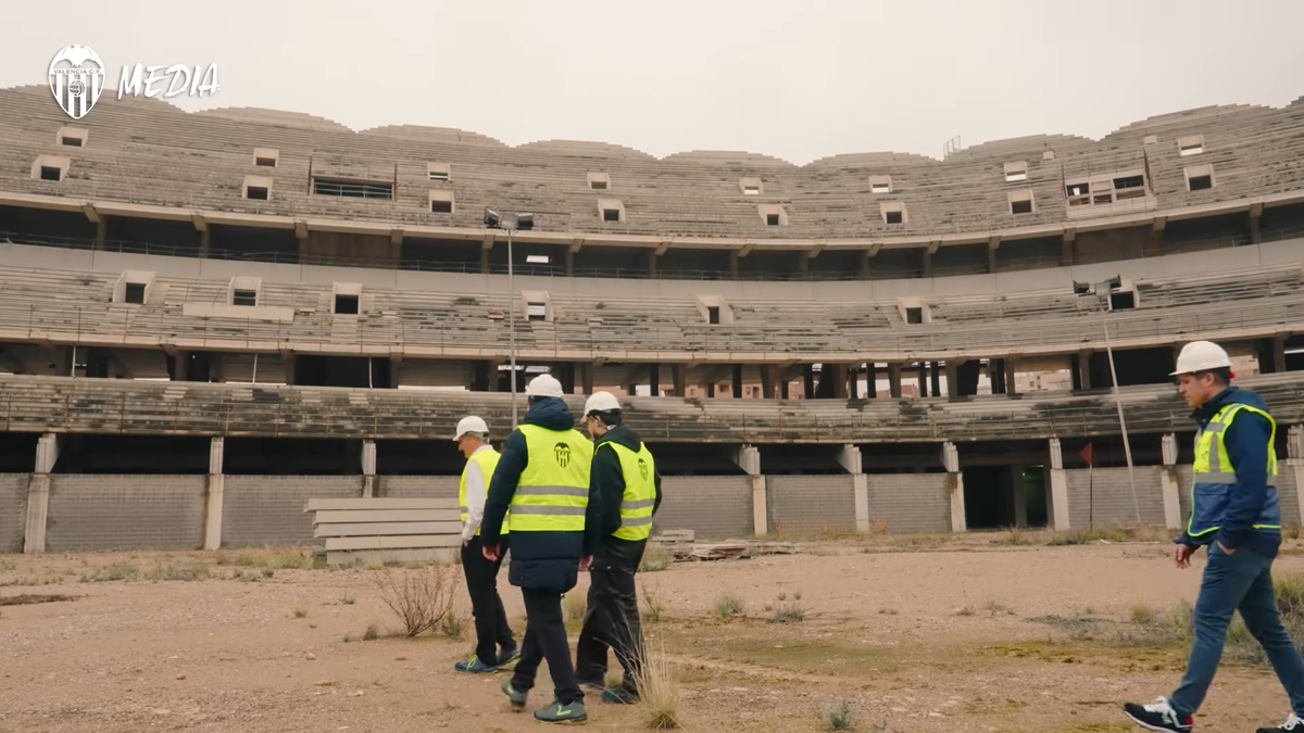 Vor relua lucrările la al patrulea cel mai mare stadion al țării, lăsat de 15 ani în PARAGINĂ! Costă 241 mil. € și arată spectaculos