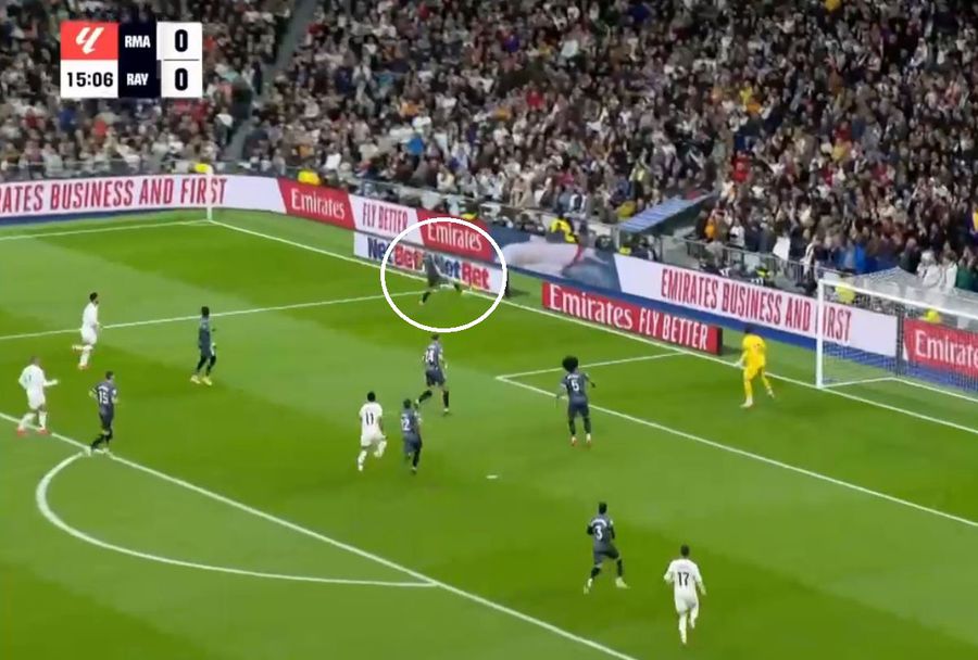 Bellingham în genunchi, „piruetă” lângă Mbappe, dar amețit de Vinicius » Cadru cu cadru, cum s-a descurcat Andrei Rațiu contra lui Real Madrid