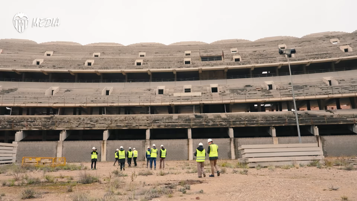 Vor relua lucrările la al patrulea cel mai mare stadion al țării, lăsat de 15 ani în PARAGINĂ! Costă 241 mil. € și arată spectaculos