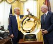 Donald Trump, alături de Infantino și trofeul Cupei Mondiale a Cluburilor/ foto Imago Images