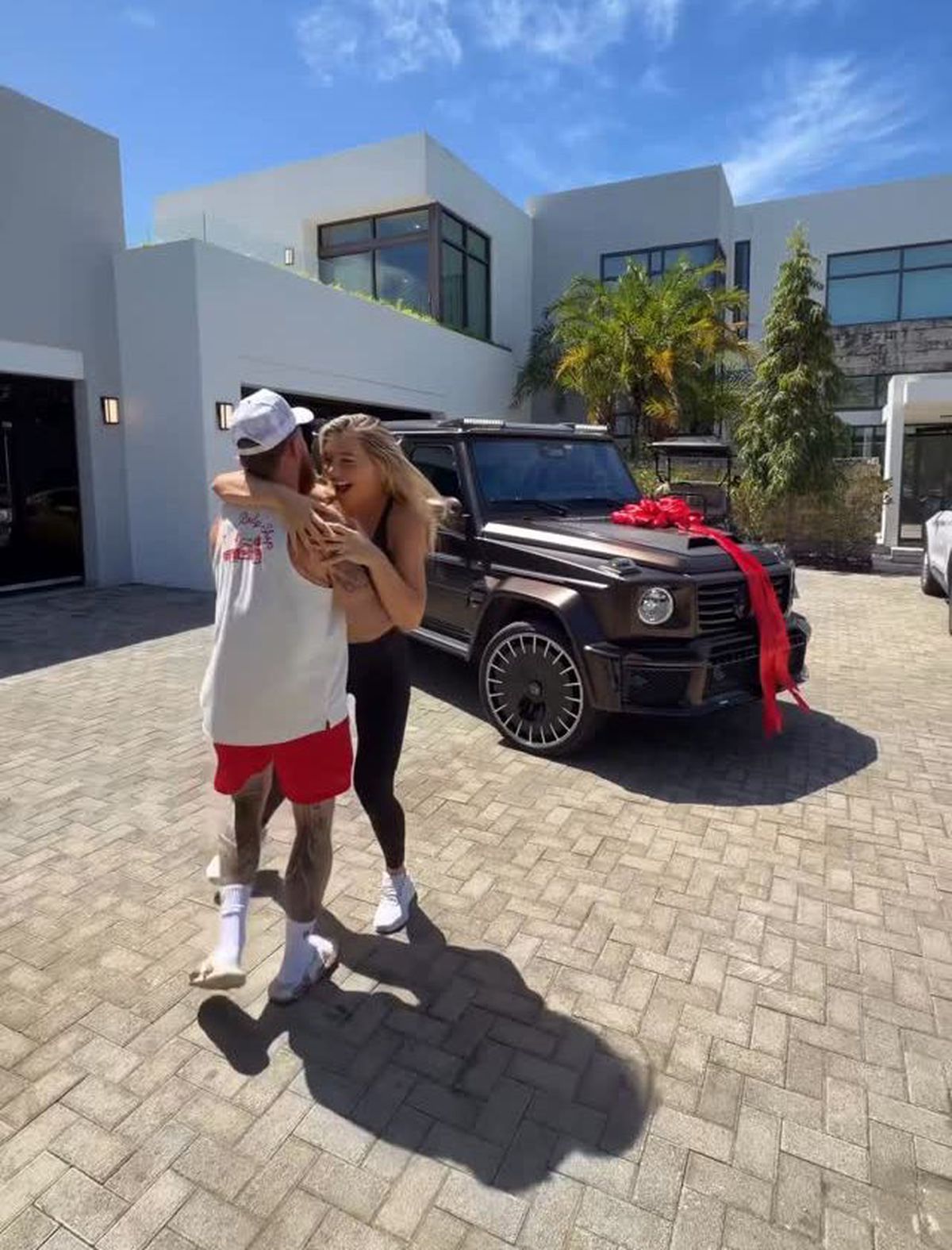 Jake Paul a surprins-o pe Jutta Leerdam cu un cadou de 500.000 de dolari. Foto: Instagram