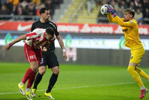 Matei Popa (dreapta) în acțiune, foto: facebook.com/FCSBOfficial