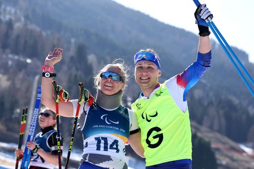 Carina Edlingerova, alături de Alexandr Patava, ghidul ei/Foto: Getty Images