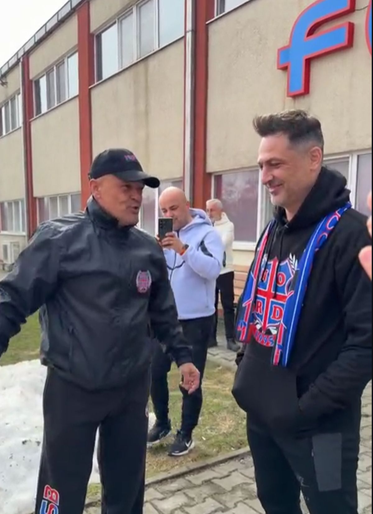 Mirel Rădoi, primit cu torțe de suporterii FCSB la bază