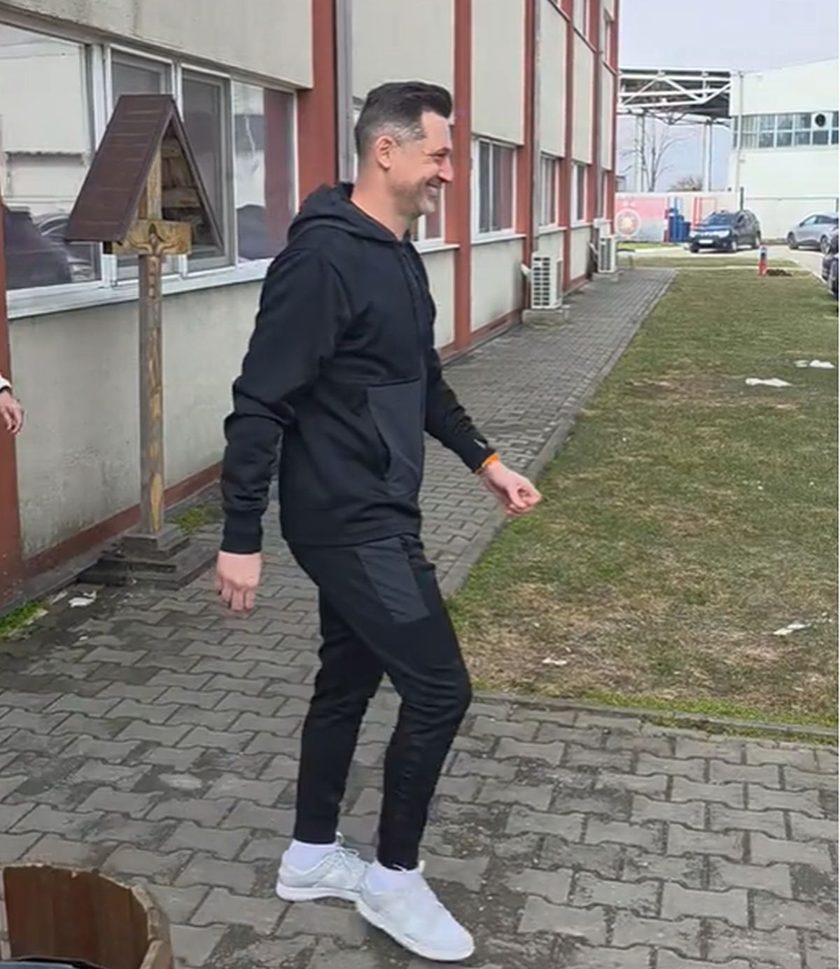 Mirel Rădoi, primit cu torțe de suporterii FCSB la bază