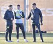 Mirel Rădoi, alături de antrenorii secunzi Ionuț Stancu (stânga) și Mihai Ianovschi (dreapta)