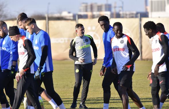 Scene din vestiarul lui FCSB! Cum l-au primit jucătorii pe Rădoi: „Mie mi-a fost ciudat”