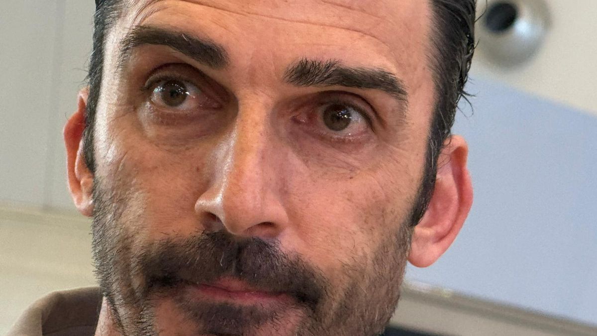 Elias Charalambous, cu lacrimi în ochi pe aeroport, la plecarea din România