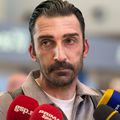 Elias Charalambous, cu lacrimi în ochi pe aeroport, la plecarea din România/ foto: GSP