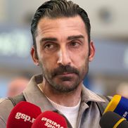 Elias Charalambous, cu lacrimi în ochi pe aeroport, la plecarea din România/ foto: GSP