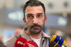 Cu lacrimi în ochi, Elias Charalambous a plecat din România » Declarații la aeroport: „Important e cum pleci”