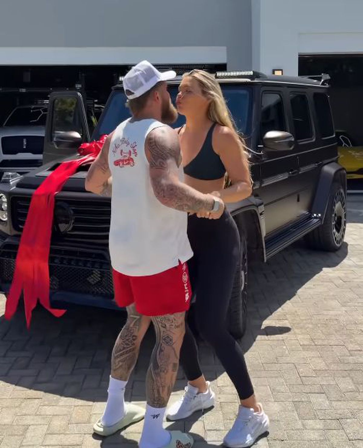 Jake Paul a surprins-o pe Jutta Leerdam cu un cadou de 500.000 de dolari. Foto: Instagram