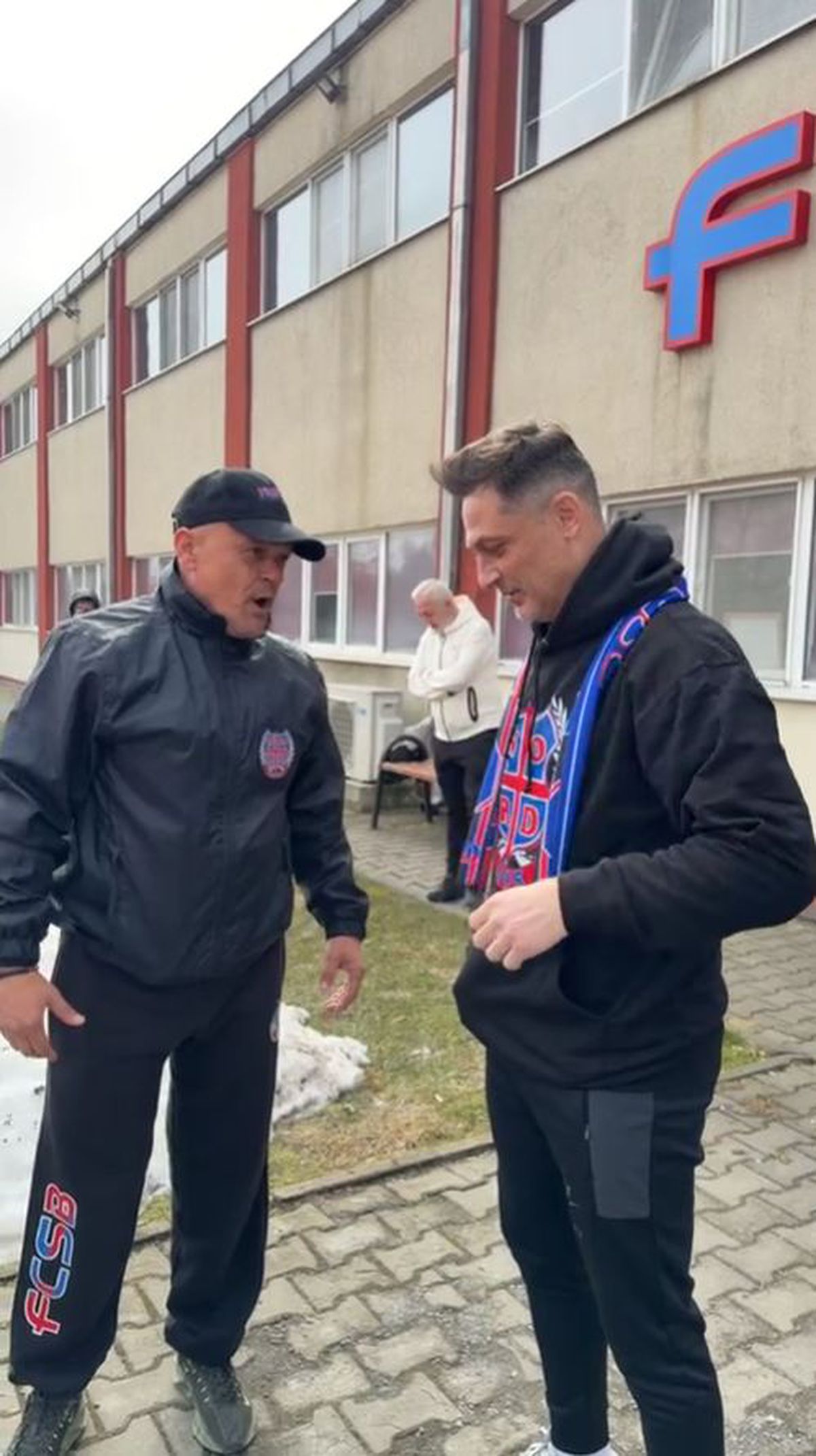 Mirel Rădoi, primit cu torțe de suporterii FCSB la bază