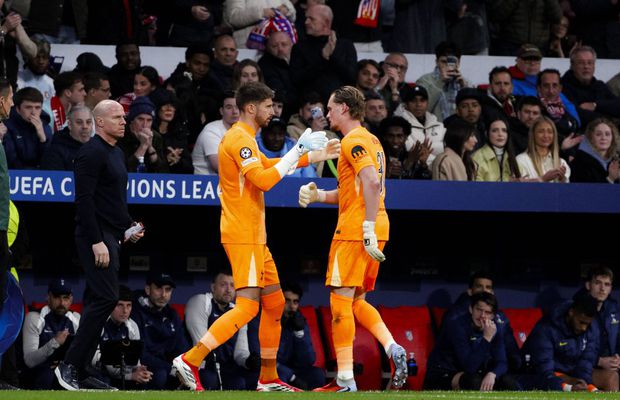 Dispari în 17 minute! Antrenorul lui Drăgușin a mizat pe un portar nou în Liga Campionilor și a regretat imediat