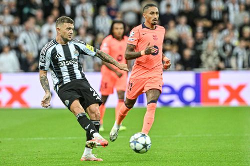 Kieran Trippier și Raphinha în Newcastle - Barcelona / Foto: Imago Images