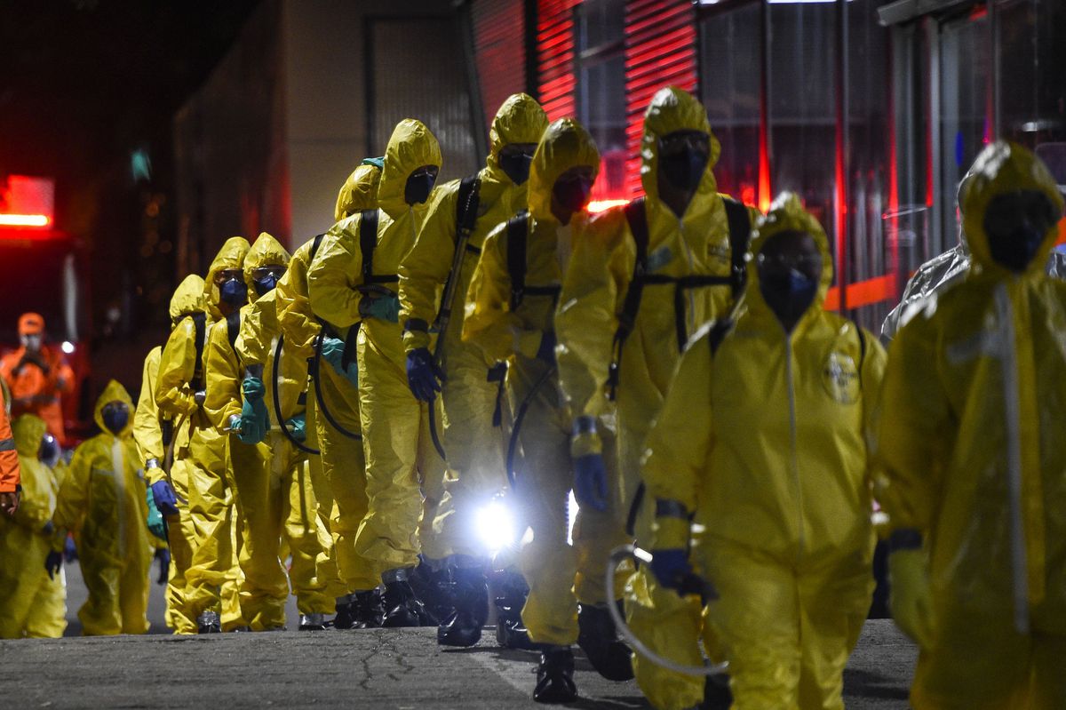 COVID-19. Gigi Becali: „Eu mă pun la rugăciune și plâng pentru poporul meu. La noi, Dumnezeu administrează tot”