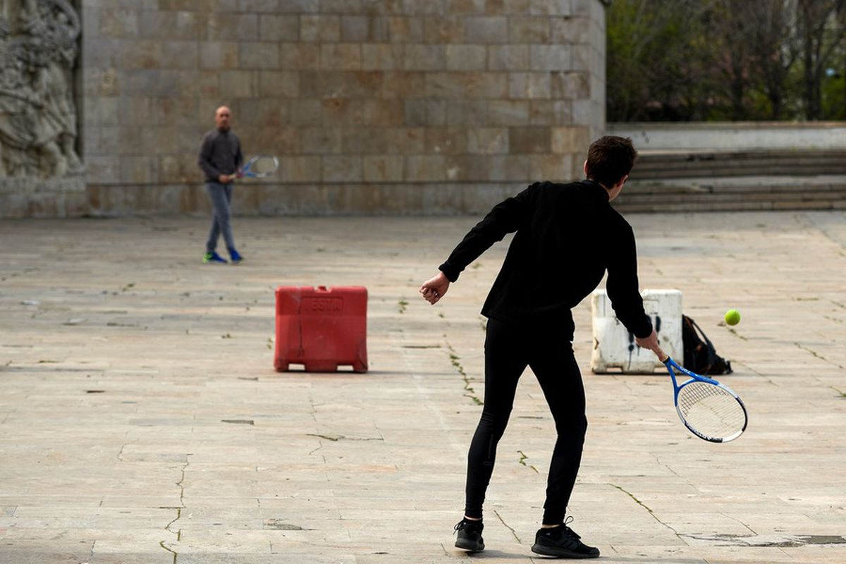 UPDATE Primarul Robert Negoiță, amendă RECORD după ce s-a plimbat cu bicicleta în parcul IOR din București