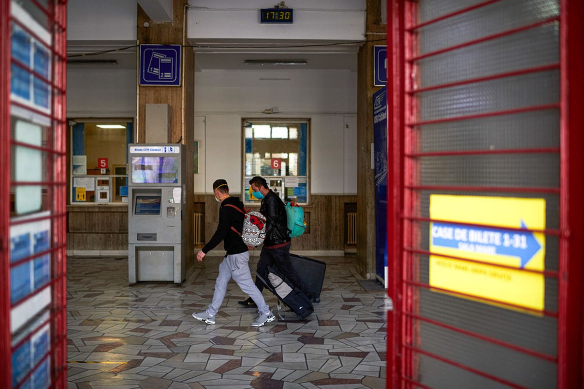 COVID-19. Pot participa la slujba de Înviere la biserică? Pot să iau Lumină de la biserică? DSU explică regulile din noaptea de Înviere