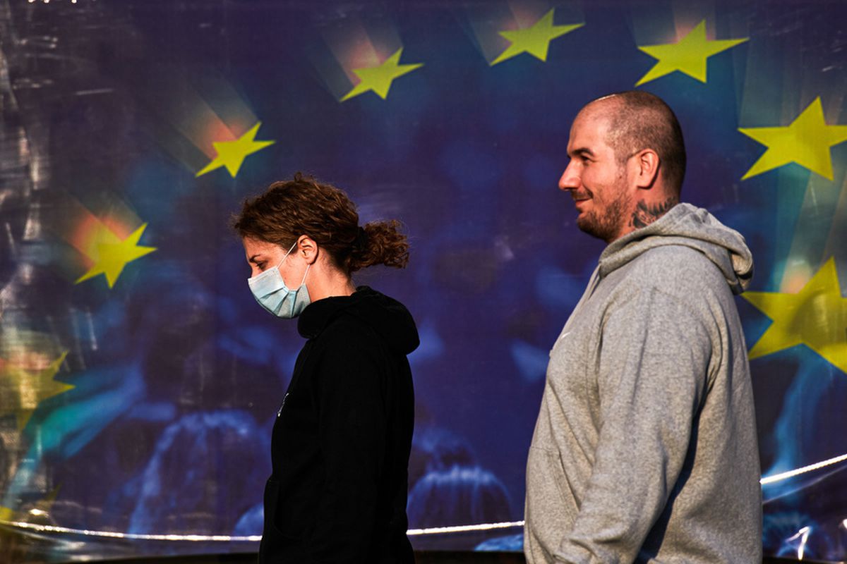 Daniel Ghiță, reacție xenofobă după ce românii au plecat la muncă în Germania: „Sclavii au voie sa meargă sa muncească pentru că vă credeți rasa superioară?”