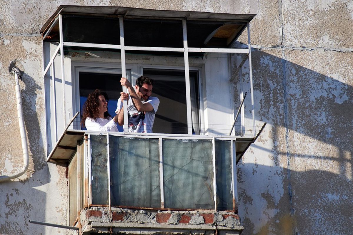 COVID-19. Tunelurile de decontaminare pentru medici, cumpărate la foc automat în România » Specialiștii avertizează: „Nu pot omorî COVID-19”