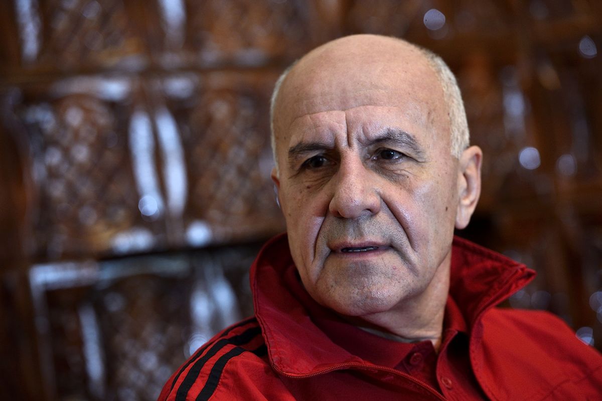 SUPERREPORTAJ. Povestea senzațională a lui Florea Ispir, jucătorul cu record all-time pentru o singură echipă în Liga 1: de la ore de șah cu Boloni, la sprițuri pe ascuns în cămară, după înfrângeri