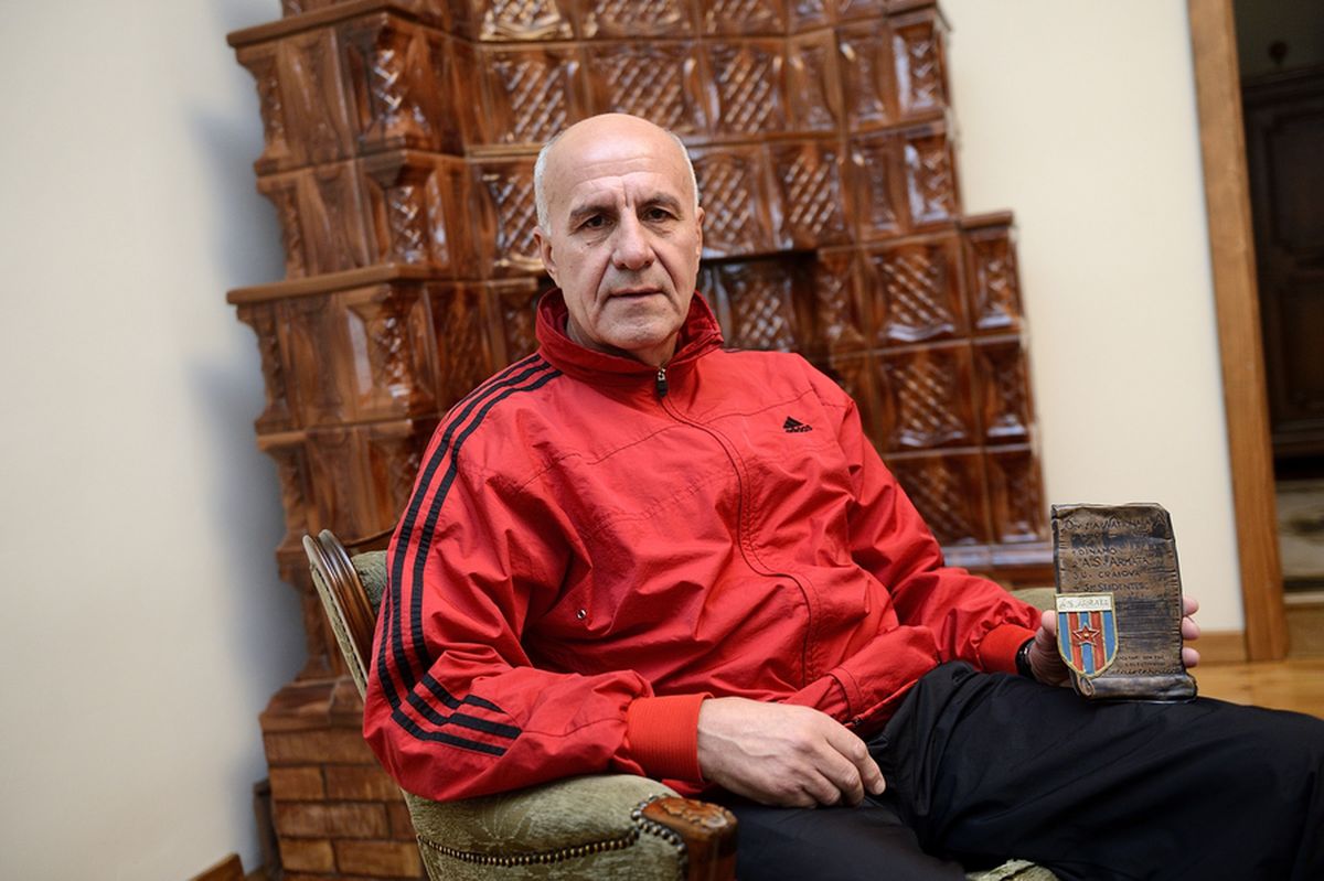 SUPERREPORTAJ. Povestea senzațională a lui Florea Ispir, jucătorul cu record all-time pentru o singură echipă în Liga 1: de la ore de șah cu Boloni, la sprițuri pe ascuns în cămară, după înfrângeri