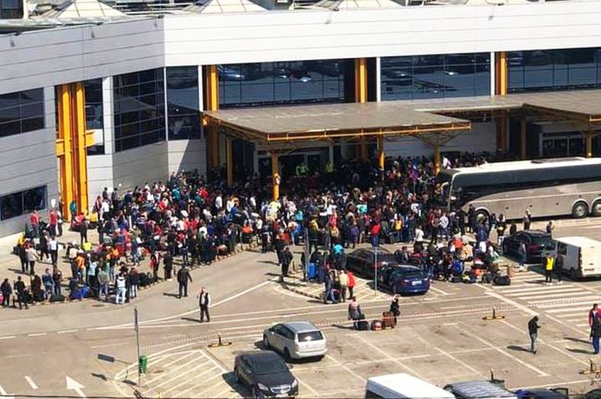 Imagini cu aglomerația de pe aeroportul din Cluj. foto: Clujul.ro