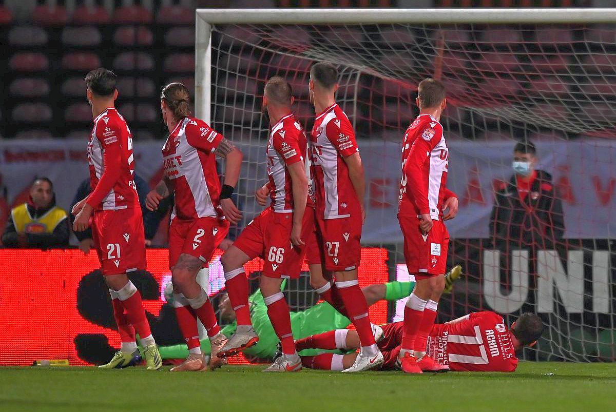 Experimentul lui Mulțescu a dat greș » 6 dinamoviști au avut o seară oribilă: au luat nota 2!