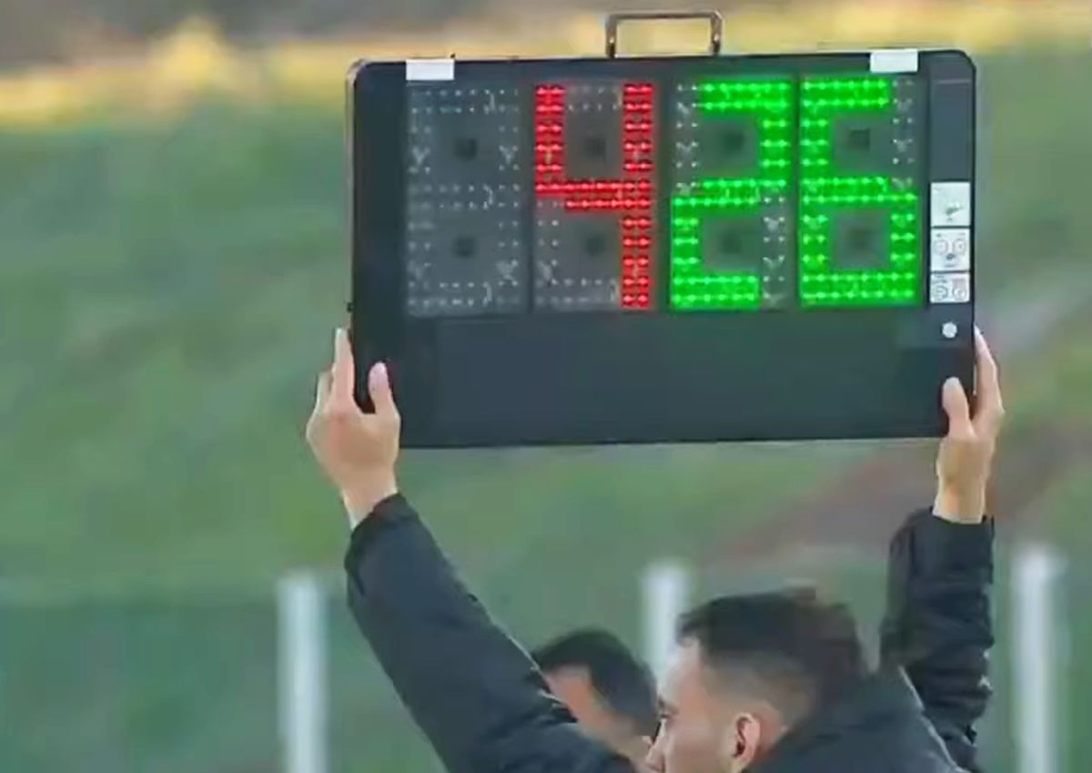 FCSB, lovită de ghinion! 2 fotbaliști au părăsit terenul accidentați în prima repriză a meciului cu Sepsi