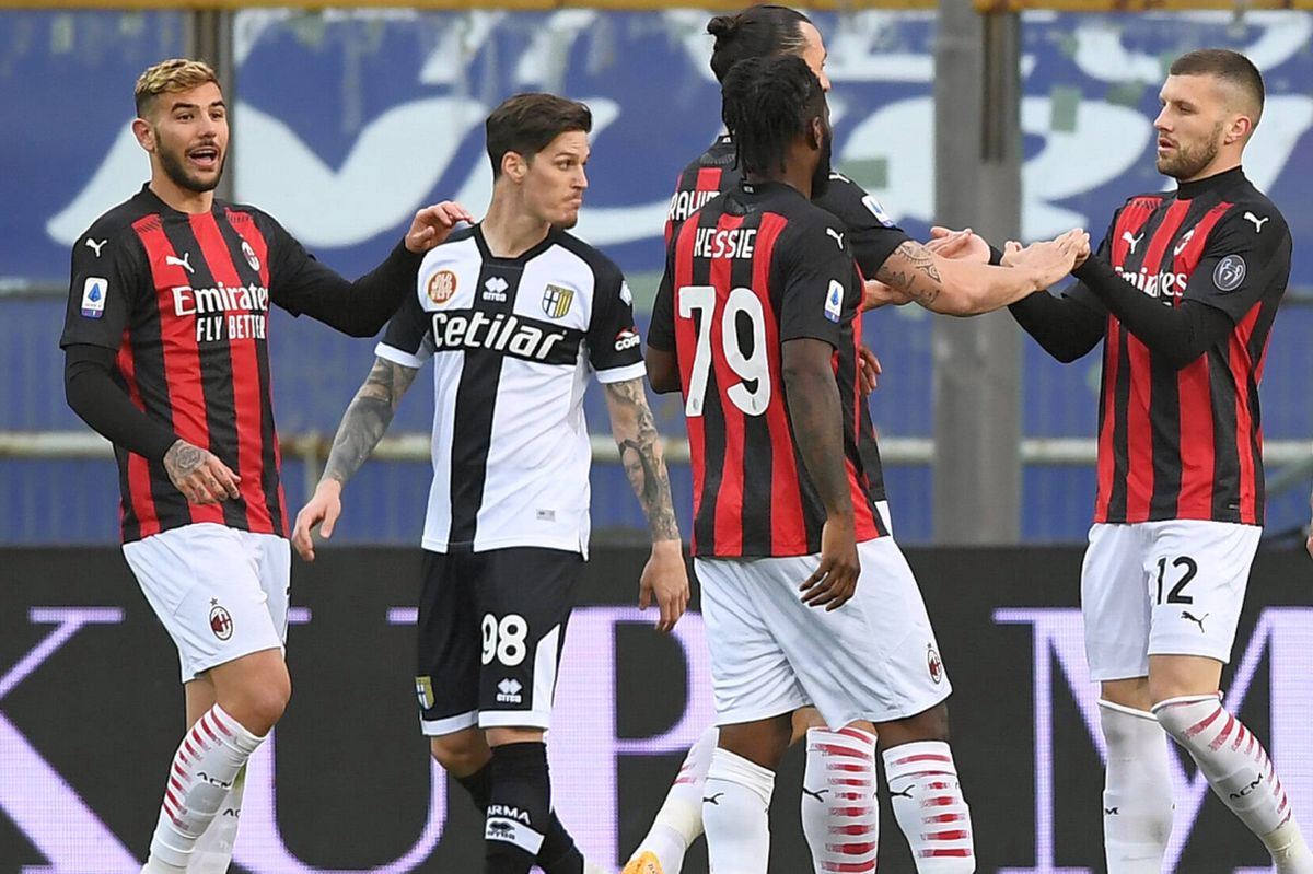 Parma - AC Milan 1-3 » Dennis Man, integralist! Zlatan eliminat + Man i-a dat mingea printre picioare suedezului