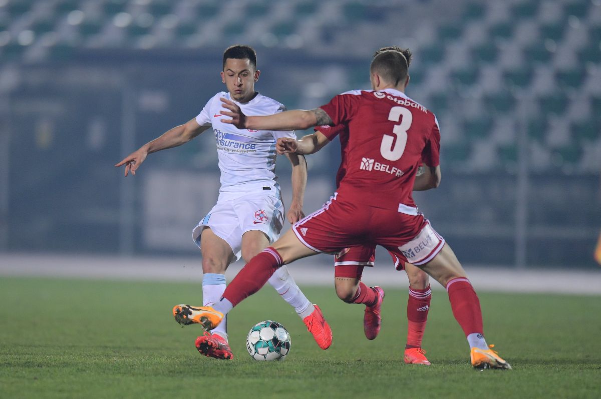 FCSB, lovită de ghinion! 2 fotbaliști au părăsit terenul accidentați în prima repriză a meciului cu Sepsi