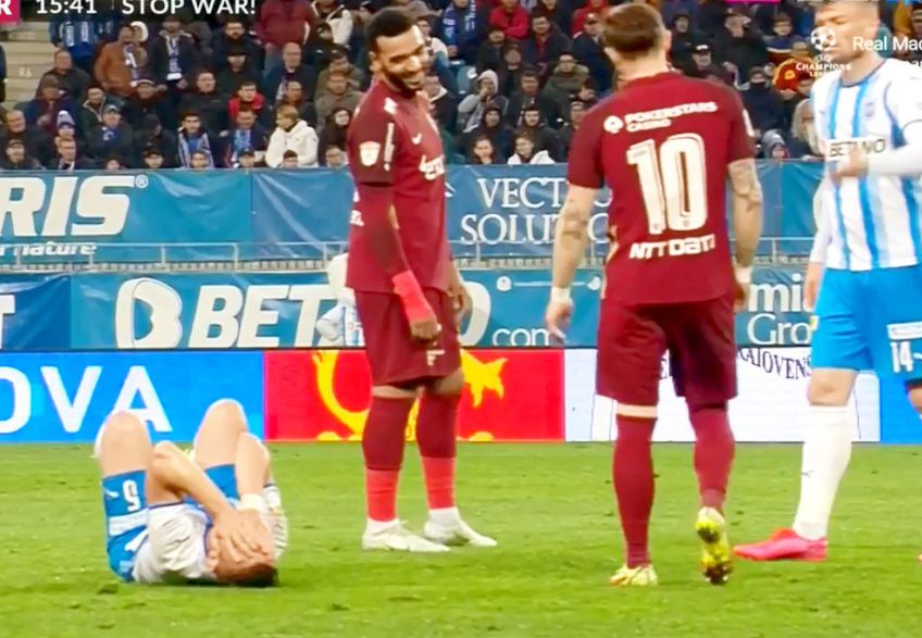 Billel Omrani (28 de ani) a comis un gest golănesc în minutul 16 al meciului dintre CS Universitatea Craiova și CFR Cluj, la scorul de 0-0. / FOTO: Captură @Digi Sport 1