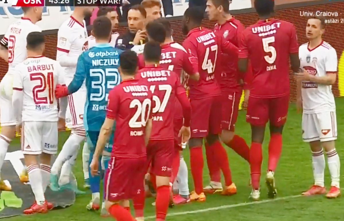 George Găman, salvat de „asistent” în Botoșani - Sepsi » Scene tensionate, după ce arbitrul s-a răzgândit: „Hoții, hoții!”