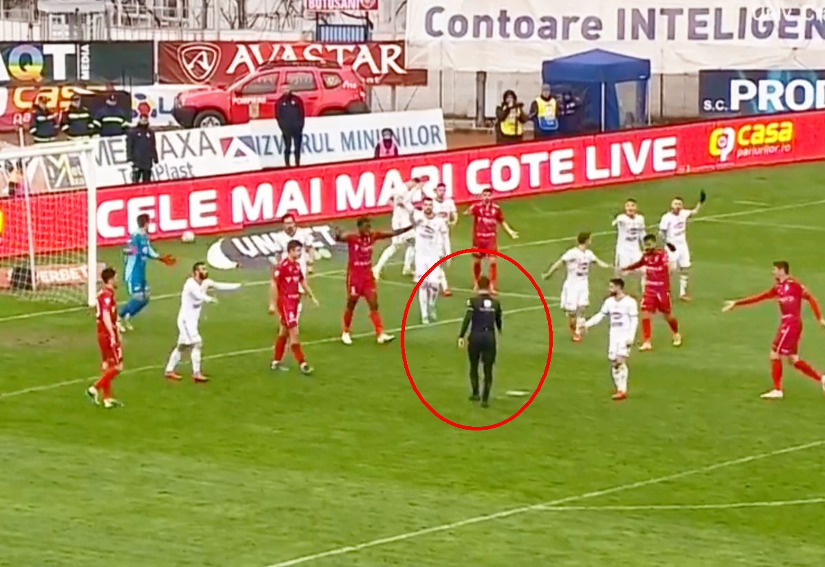 George Găman, salvat de „asistent” în Botoșani - Sepsi » Scene tensionate, după ce arbitrul s-a răzgândit: „Hoții, hoții!”