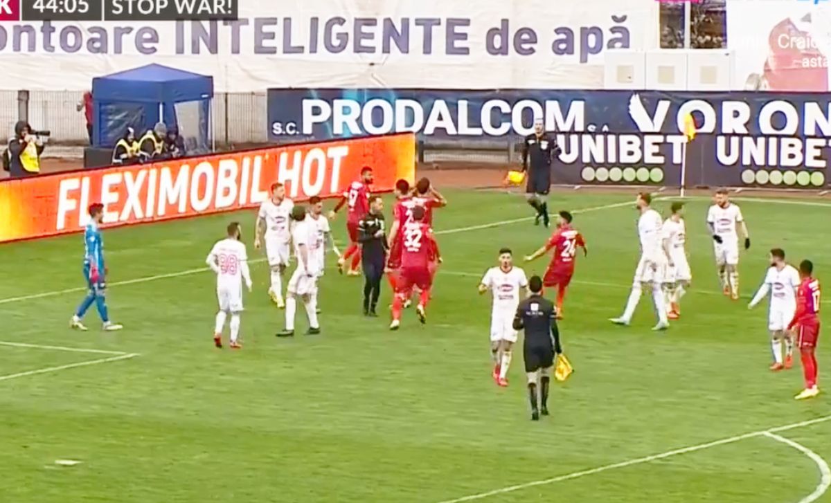 George Găman, salvat de „asistent” în Botoșani - Sepsi » Scene tensionate, după ce arbitrul s-a răzgândit: „Hoții, hoții!”