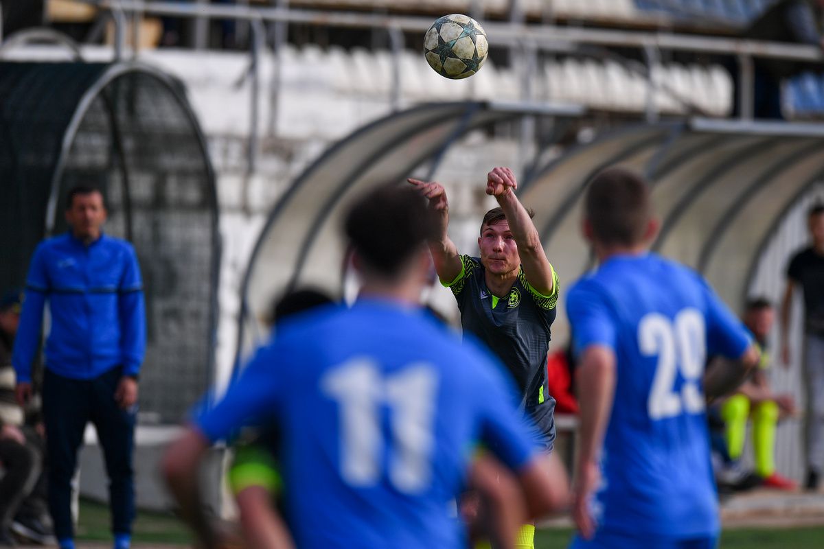 Experimentul Bucșaru e încheiat » Urziceni - Roșiori, meci de Liga 4 cu țuică, suporteri toropiți de soare și bilete de pariuri