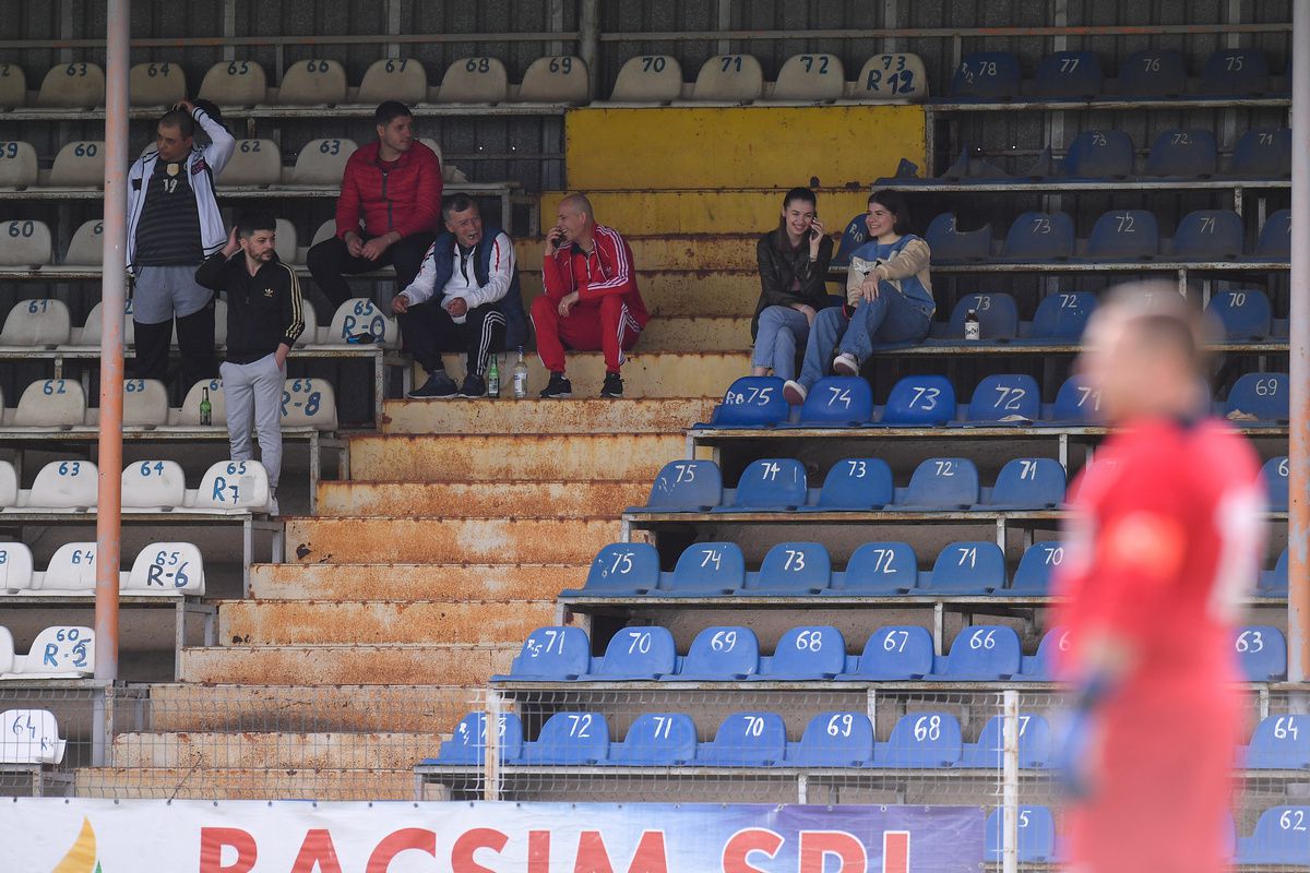 Experimentul Bucșaru e încheiat » Urziceni - Roșiori, meci de Liga 4 cu țuică, suporteri toropiți de soare și bilete de pariuri