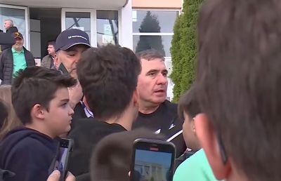 Ofițerul de presă al Farului a bruscat un cameraman după meciul cu FC Argeș! Hagi a intervenit: „Lasă-l, bă, să filmeze!”