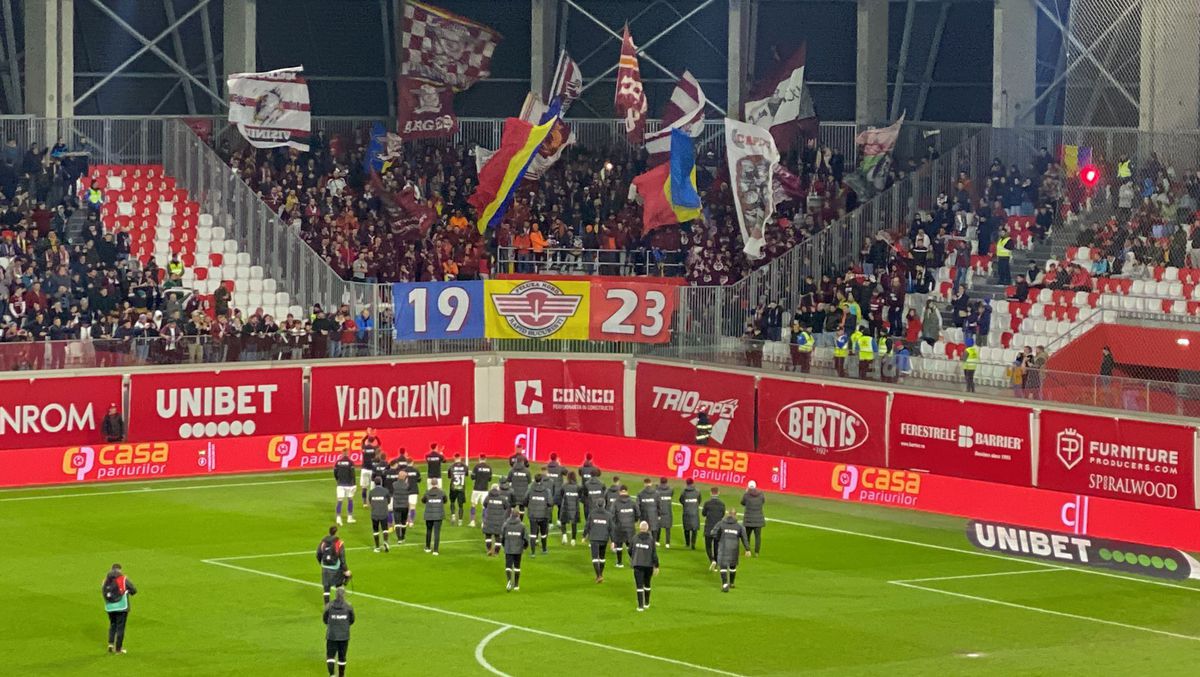 Scandal la Sepsi - Rapid. Meci întârziat și protest major al suporterilor: au ieșit în minutul 15!