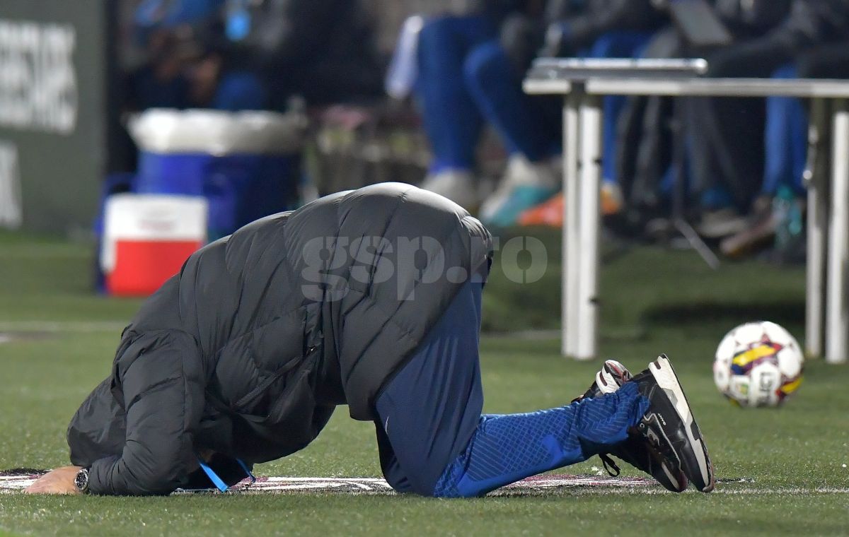 Ce nu s-a văzut la TV » Imagini incredibile cu Dan Petrescu în finalul derby-ului: „Aşa îmi dau eu viaţa tot timpul”