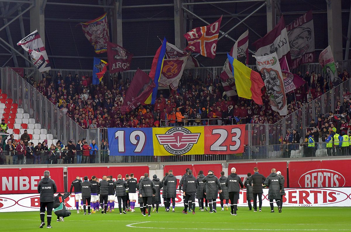 Scandal la Sepsi - Rapid. Meci întârziat și protest major al suporterilor: au ieșit în minutul 15!