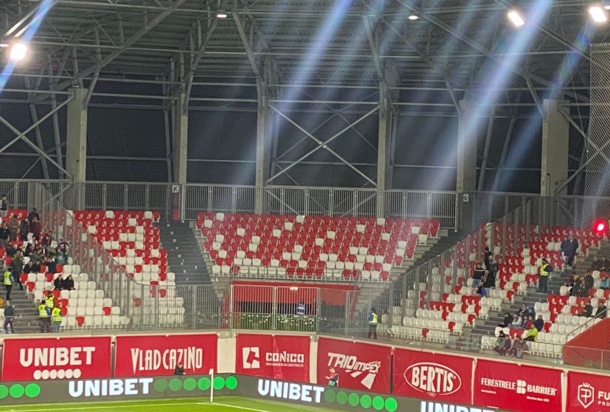 Scandal la Sepsi - Rapid. Meci întârziat și protest major al suporterilor: au ieșit în minutul 15!