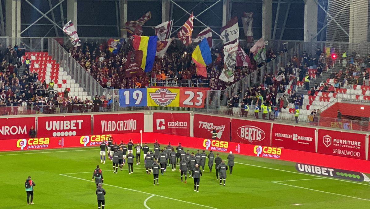 Scandal la Sepsi - Rapid. Meci întârziat și protest major al suporterilor: au ieșit în minutul 15!