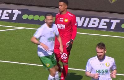 Viral! Gafa anului în fotbalul mondial: ce a fost în mintea portarului?