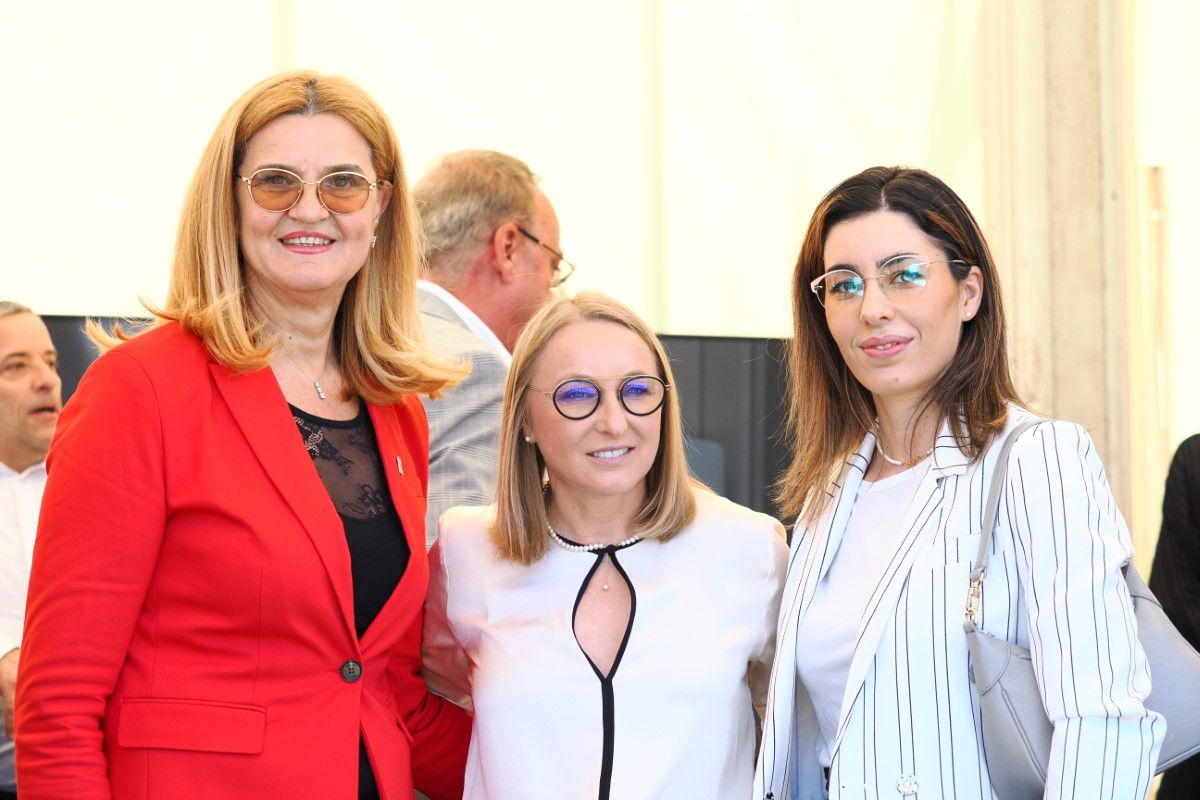 Elisabeta Lipă s-a lansat în imobiliare și i-a chemat la eveniment pe Șucu, Bellu, Smiley și o influenceriță într-o ținută îndrăzneață